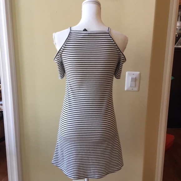 H & M Divided Striped Cold Shoulder Shift Dress - Picture 4 of 5